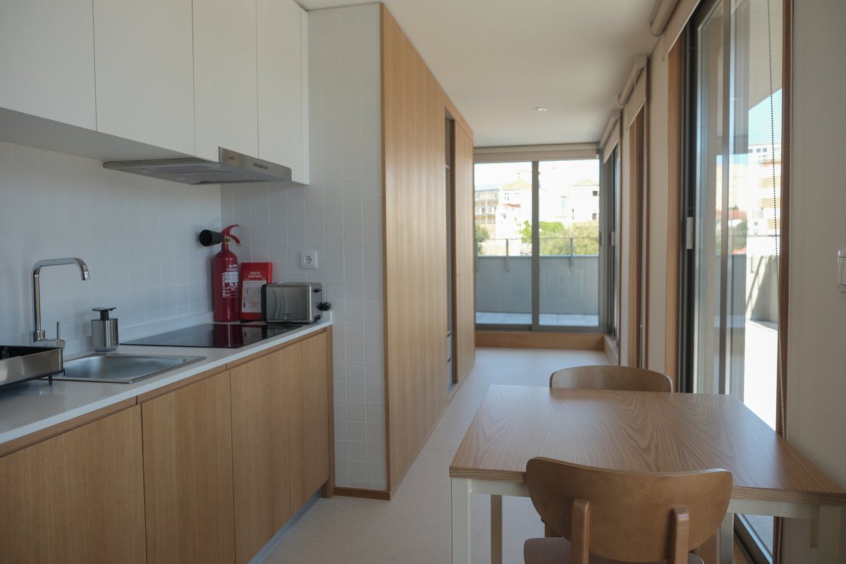 ciencia_pt's tweet photo. A Residência Universitária Ventura Terra da @uporto foi hoje inaugurada.
É a 1a. de três novas residências da @uporto, com capacidade de 54 🛏, 25 quartos duplos e 2 estúdios, num 💰 de mais de 1 M e 700 mil €, no âmbito do #PNAES, ao abrigo do #PRR. https://t.co/ER1Y2ROPgi