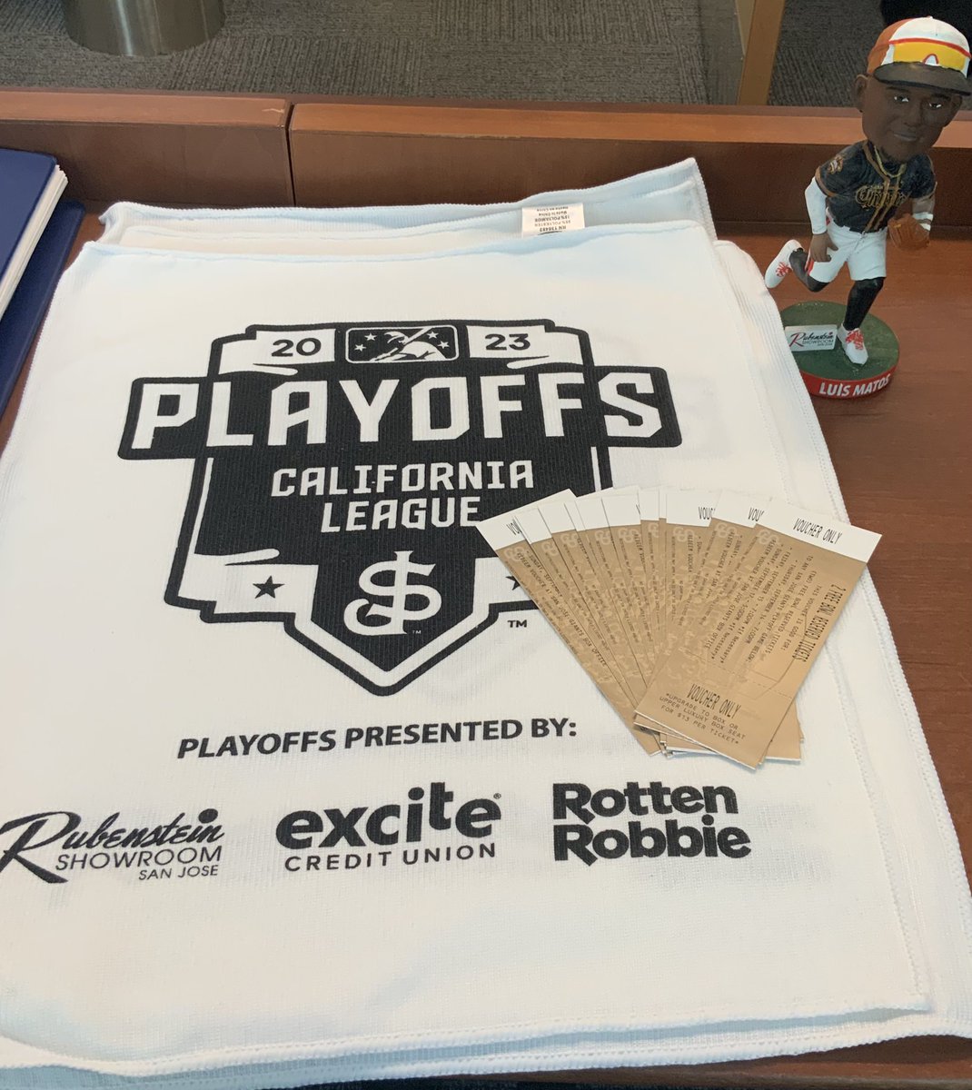 KinSJSU's tweet photo. The @SJGiants  just dropped off free tickets for tomorrows playoff game! If you are interested, stop by the main office between 8-3:30. First come first serve! https://t.co/lkbQNvJHhw