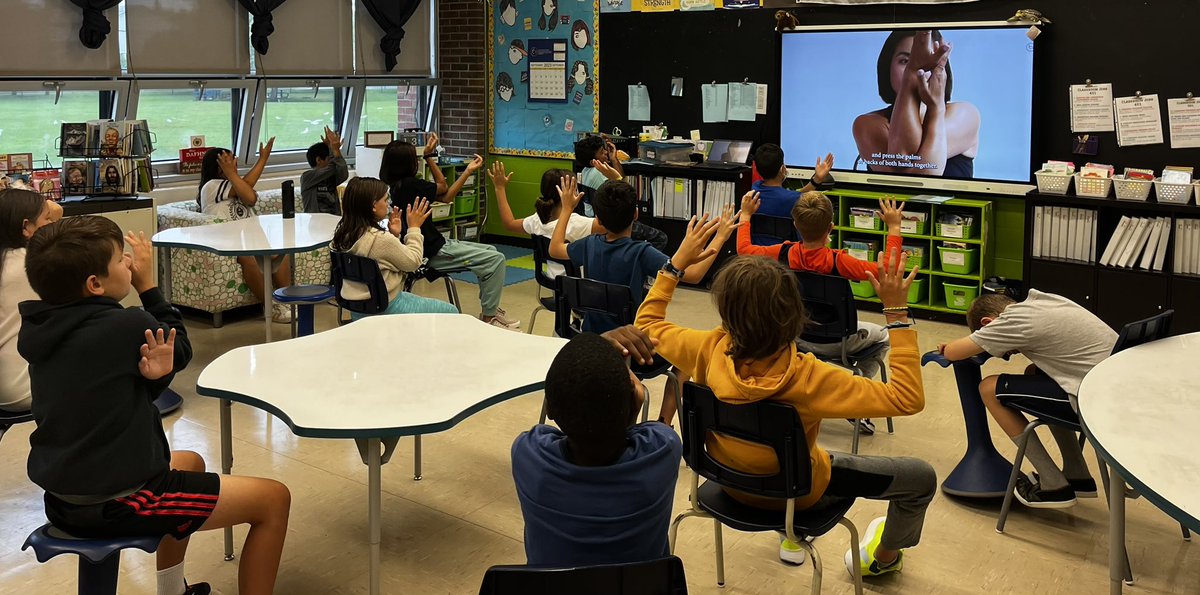 msdaphnesclass's tweet photo. Starting everyday with either a 5 minute mindful meditation to set our intention for the day or a 5 minute yoga stretch to bring blood to our body and brain.  #SEL https://t.co/hvqMXTm7q0