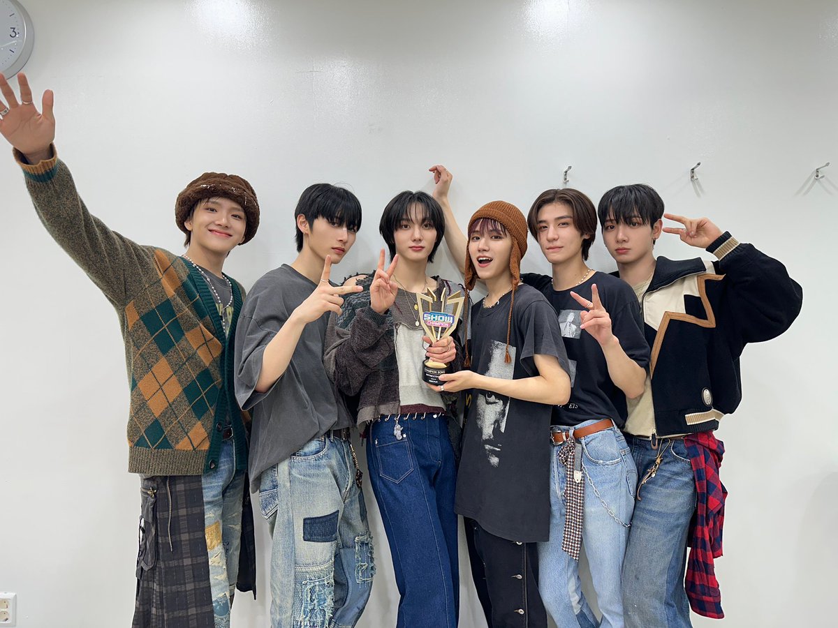 NapKStore's tweet photo. ❤️‍🔥❤️‍🔥❤️‍🔥❤️‍🔥❤️‍🔥❤️‍🔥❤️‍🔥❤️‍🔥❤️‍🔥❤️‍🔥
Se você viu esse tweet , vote na enquete se você gostaria de um kit do #BOYNEXTDOOR aqui na Nap 🥰💕
E aproveitando para parabenizar o 2o win deles, eu amei #ButSometimes2ndWin ❤️
#BOYNEXTDOOR2ndWin #ButSometimes2ndWin https://t.co/9qqohEFoO9