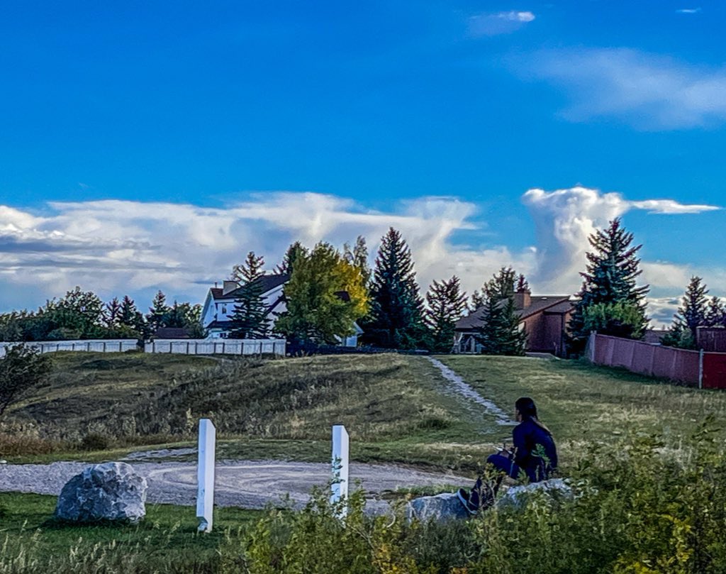 mrshacksclass's tweet photo. Taking time to sit and observe…and write some free verse poetry. 
#lrsd68 #tetonscienceschools #takemeoutside #pinchercreek #placebasededucation https://t.co/AiPivHbEbC