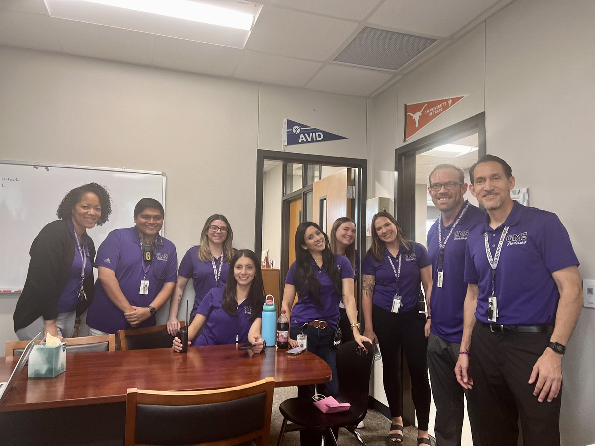 _TMSanders's tweet photo. Principal Mr. Alvarez & the amazing @GoodnightSMCISD leadership team ready to greet students and families at #OpenHouse23. https://t.co/2mgu6YfmMi