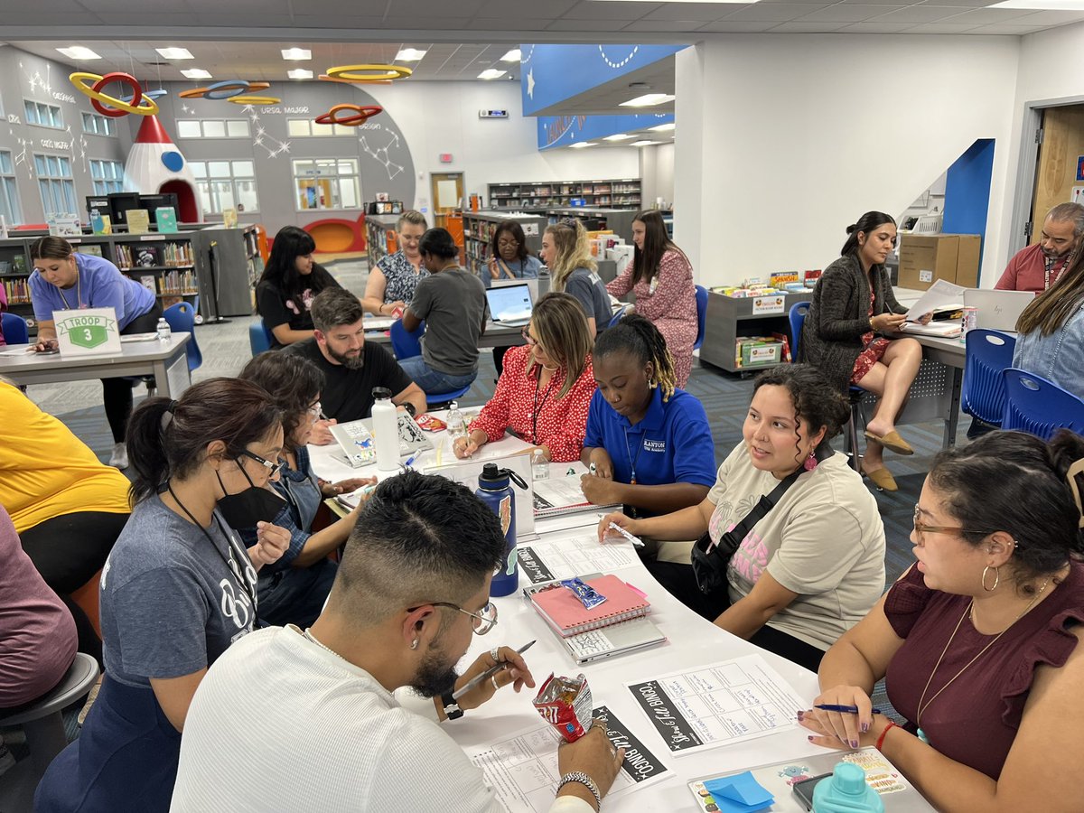 triciabadillo's tweet photo. Such a great time for quick #MyChoicePD sessions today! Grateful for @BlantonBulldogs educators sharing classroom strategies they are using and for the desire of everyone to learn and grow! #collaboration and #learning are top priorities! @CFBISD @susanmachayo @DlrMaggie https://t.co/KUexJg5yGe