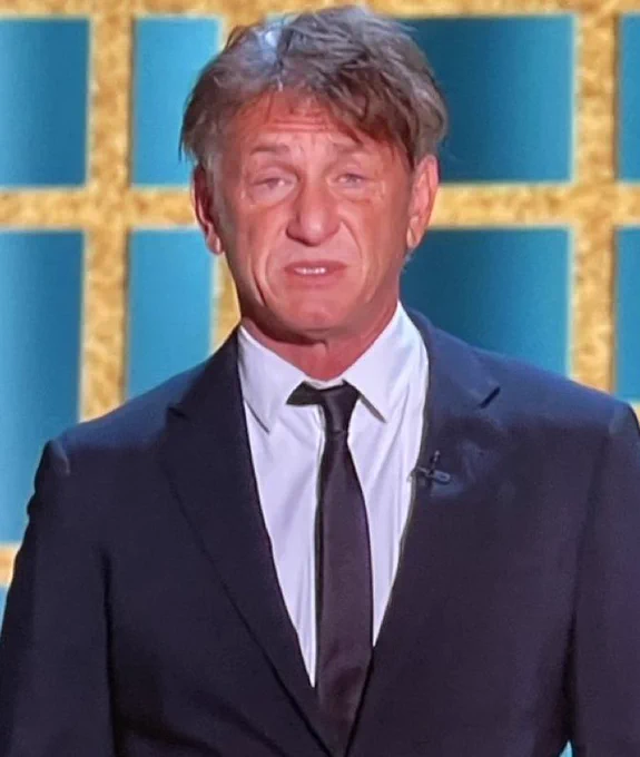 Meme_Behavior's tweet image. Sean Penn has now collected 3 of 4 hairstyles from The Three Stooges: