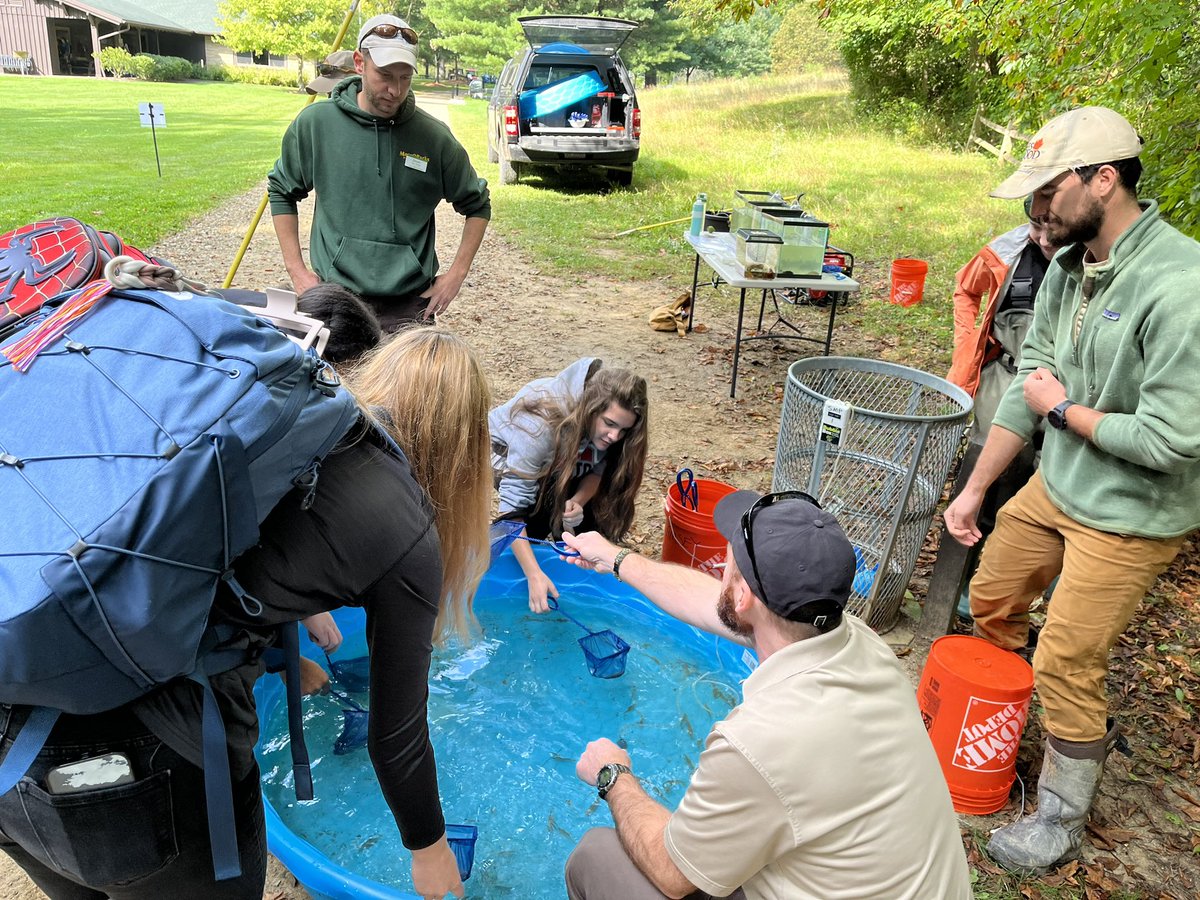 CKurtScience's tweet photo. Great day for a field trip! Thank you summit county metro parks!! @theTwinsburgHS https://t.co/uJWPNTAPPC