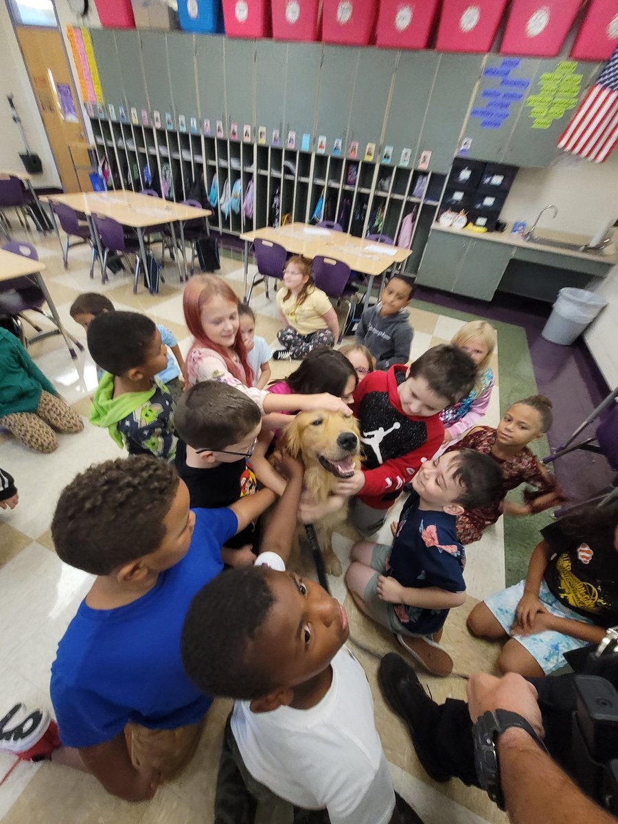 Officer Caito and therapy dog, Red, came in our second grade class today. I'm not sure who loved the hugs more, the kids, or Red! 
The kids even made connections with the story we read earlier in the year about therapy dogs.  💜
#MiddieRising #Wildwood_Tweets