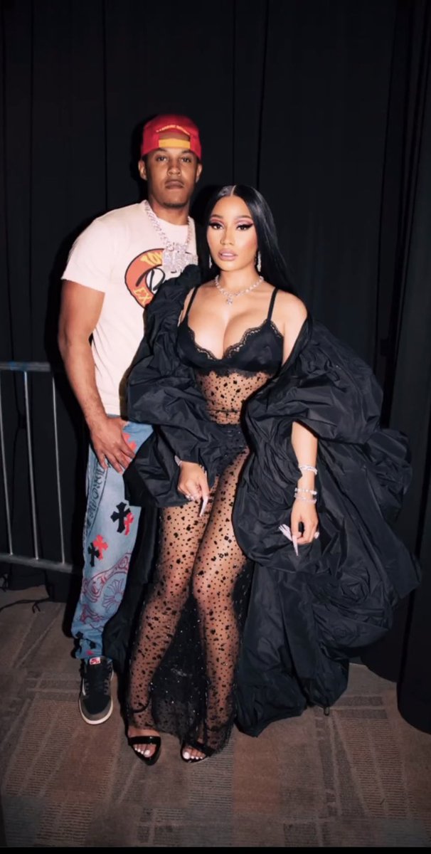 FlygirlTutu's tweet photo. Damn this is so cunt π€§π€π #NickiVMA π¦ https://t.co/SeFw2JCgY5