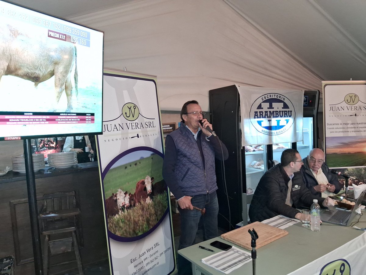 infoaguiar's tweet photo. Remate de @SCebollati en Rural del Prado. Esc. @escaramburu y @juanveratis https://t.co/MS4AeVtU5C