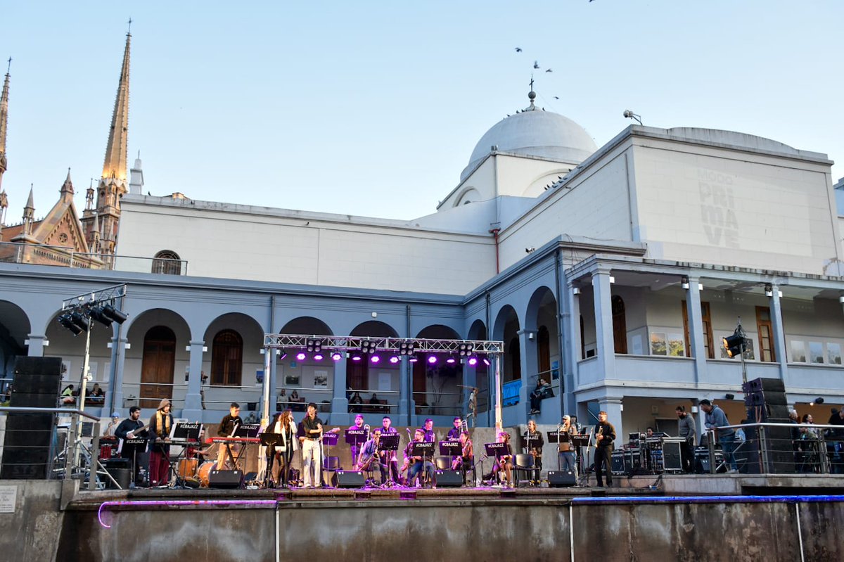 🎶 Comenzamos con el lanzamiento de Modo Primavera al ritmo del jazz junto a La Colmena Big Band.