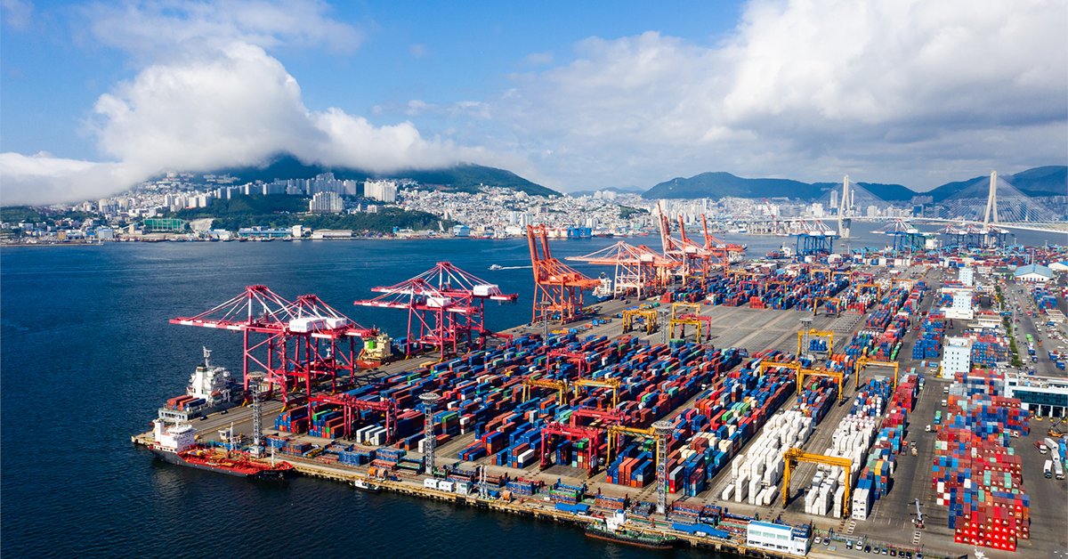 MatthewsAsia's tweet photo. The pandemic, war, inflation and geopolitics have since disrupted and rattled supply chains around the world. Political tensions have also incentivized companies to rethink their relations with and reliance on China.
https://t.co/roei7zJD88 https://t.co/TG9EGMgI3M