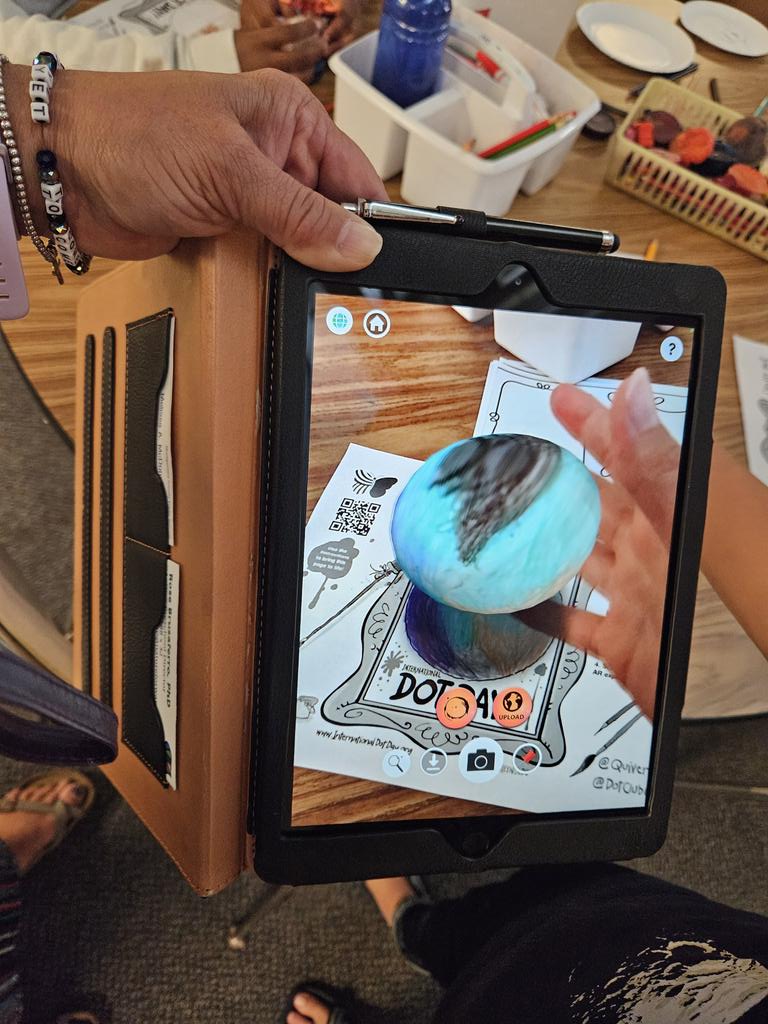 Cre8tiveLib's tweet image. 5th graders celebrating International Dot Day with @quivervision app in @FlowerHillMedia is lots of fun! @DotClubConnect  #CreateBravely