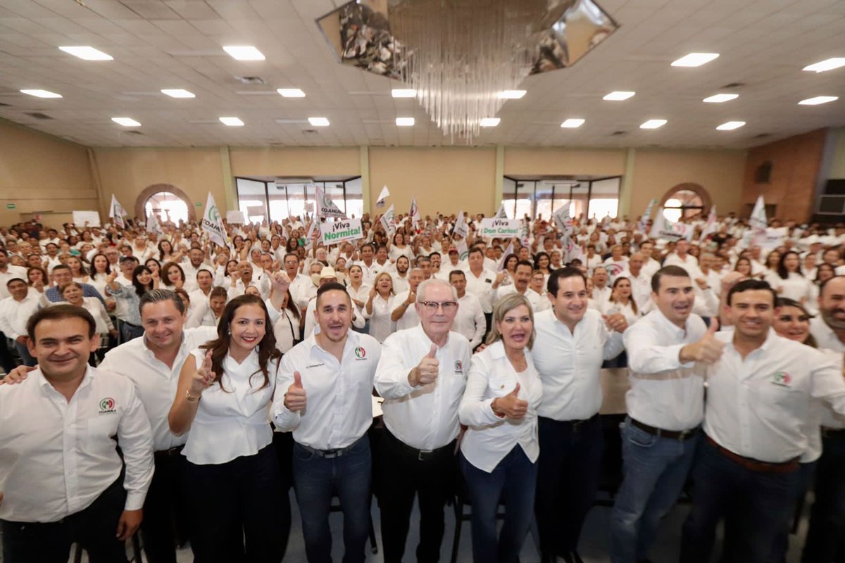 PRICoahuila's tweet photo. El PRI, al igual que la Patria, empiezan desde frontera segura de México.
Desde aquí, el priismo nigropetense fue reconocido por contribuir en la victoria más contundente de la historia de nuestro partido, que llevó a la gubernatura a Manolo Jiménez Salinas.
#AquíCumplimos https://t.co/O68Fdy6rpA