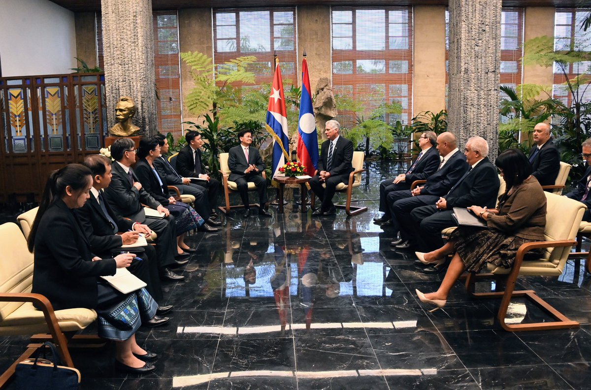 BrunoRguezP's tweet photo. En conversaciones oficiales con el pdte de Laos, Thongloun Sisoulith, el Pdte @DiazCanelB resaltó los históricos lazos de amistad, solidaridad y cooperación🇨🇺🇱🇦. Expresó el profundo agradecimiento por el apoyo de la hermana nación al justo reclamo de #Cuba por el fin del bloqueo. https://t.co/TnzCGoaJs5