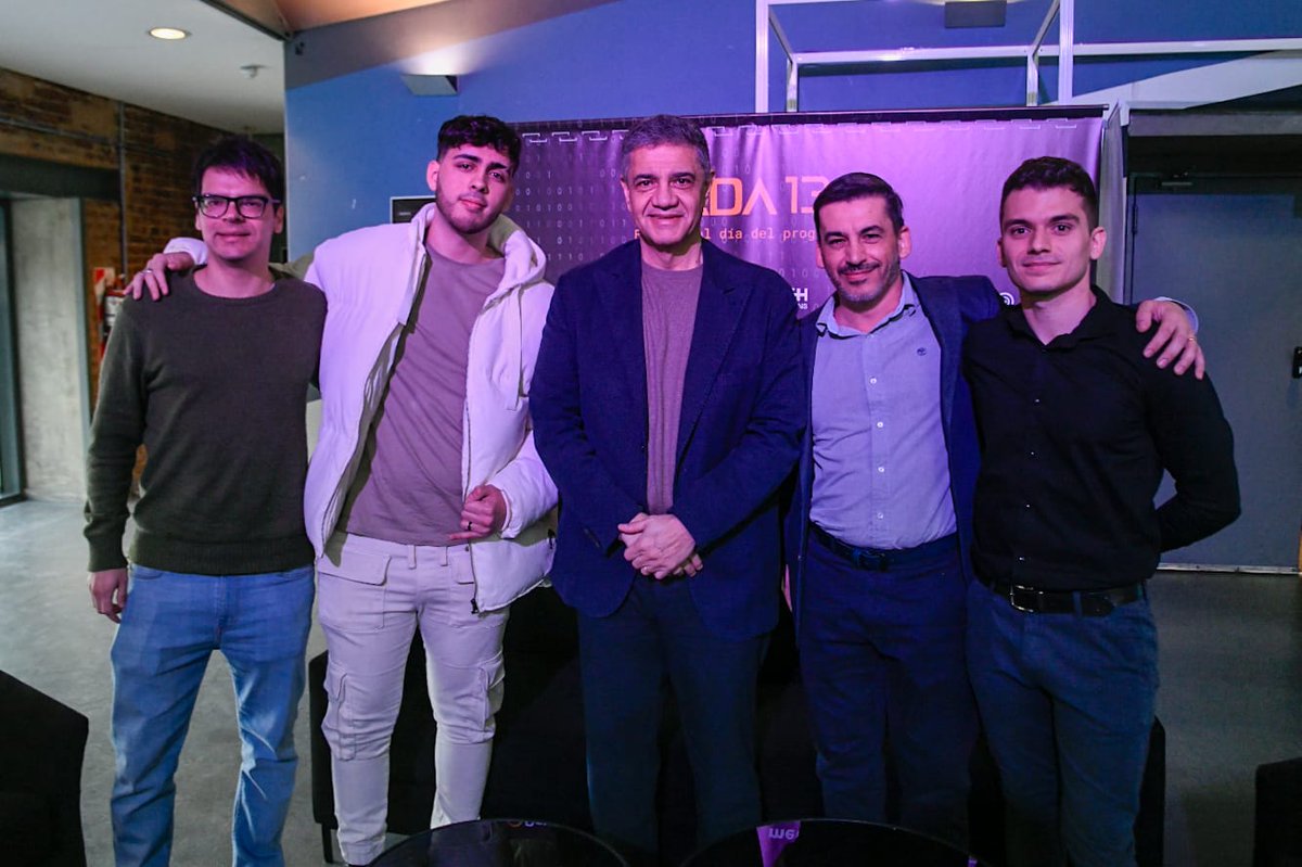AgNPalabras's tweet photo. Los programadores “son los nuevos arquitectos del día a día”, sostuvo Macri https://t.co/7VnTmrd6bD @jorgemacri @juntoscambioar @unionxlapatria @RAMIROMARRA #ADA13 https://t.co/z6psE1gnwU