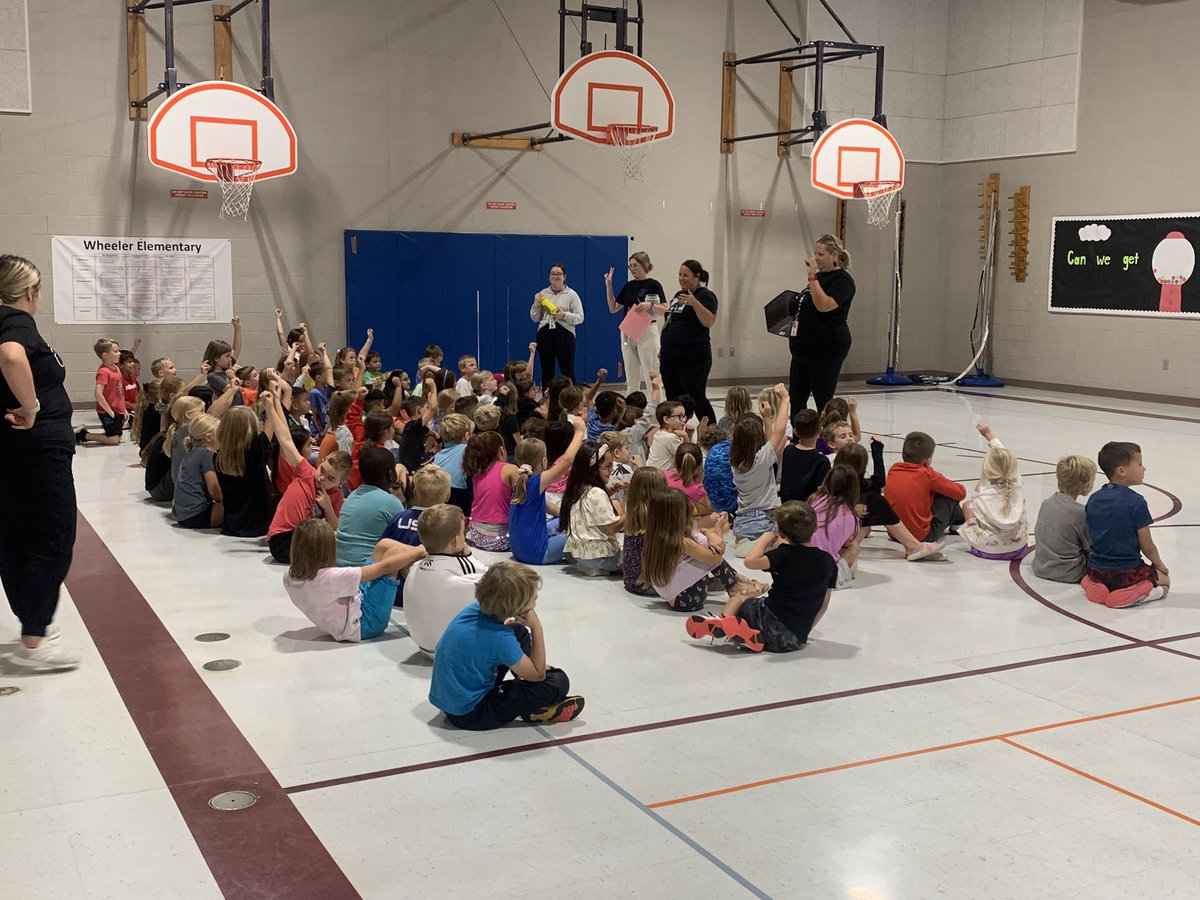 GregWunderlich's tweet photo. Our second graders hold a grade wide “team meeting” every Wednesday afternoon to celebrate hard work, review expectations, and preview upcoming fun things! It was fun to catch this meeting in action! @bdstudt @lorenzene6 @CLManzitto #proud2bMPS https://t.co/pEB0ms6QLH