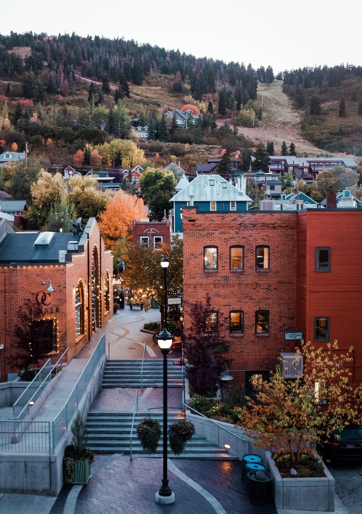 VictoryRanchUT's tweet photo. Did you know: Park City was nearly a ghost town when a group of Park City miners pitched the idea of a ski resort, as a last ditch effort to save the town. https://t.co/HPtHTHQuvU