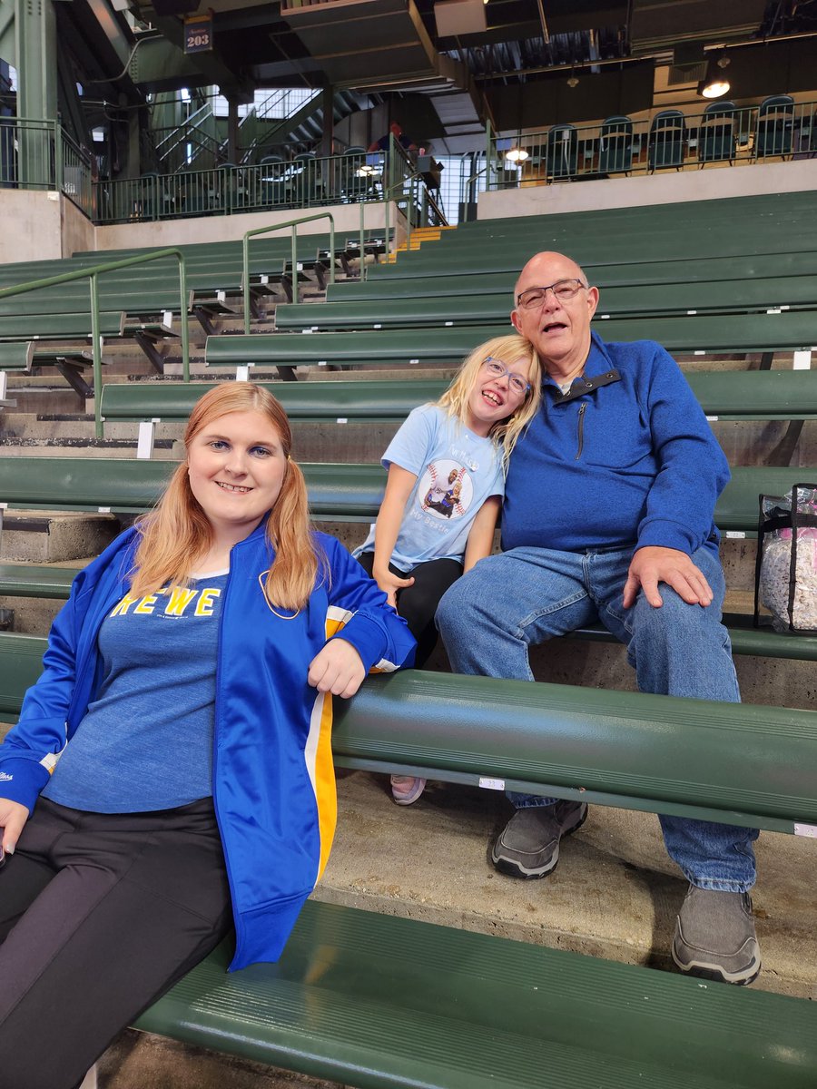 msjmangin's tweet photo. #ThisIsMyCrew Go Brewers! https://t.co/dLB7vIiVek