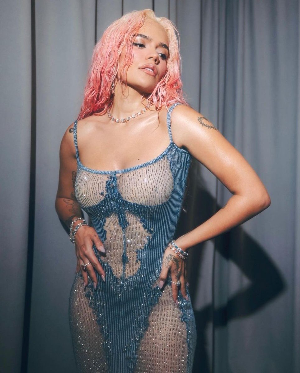 KarolGWW's tweet photo. Karol G is stunning. https://t.co/B0wLWohZGn