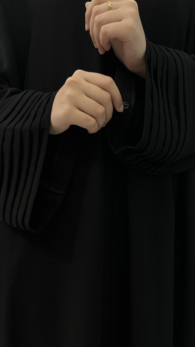 لو بدا منكِ المُحيّا 
لم يَدع بالحيِّ حَيّا.