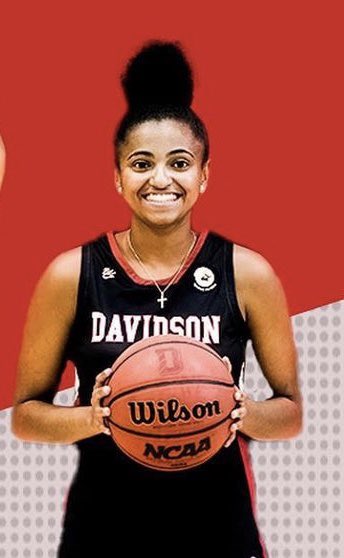 Bonne chance à notre montréalaise et québécoise Chloe Oliver qui commence sa carrière dans la NCAA avec <a href="/DavidsonWBB/">Davidson Basketball</a>. Meneur de jeu électrisante, polyvalente, intelligente, ultra rapide et une gagnante incontestée. Faite du bruit! Fier de toi!  <a href="/Champlain_Cavs/">Champlain Cavaliers</a> <a href="/RDSca/">RDS</a> <a href="/Val_Plante/">Valérie Plante</a>