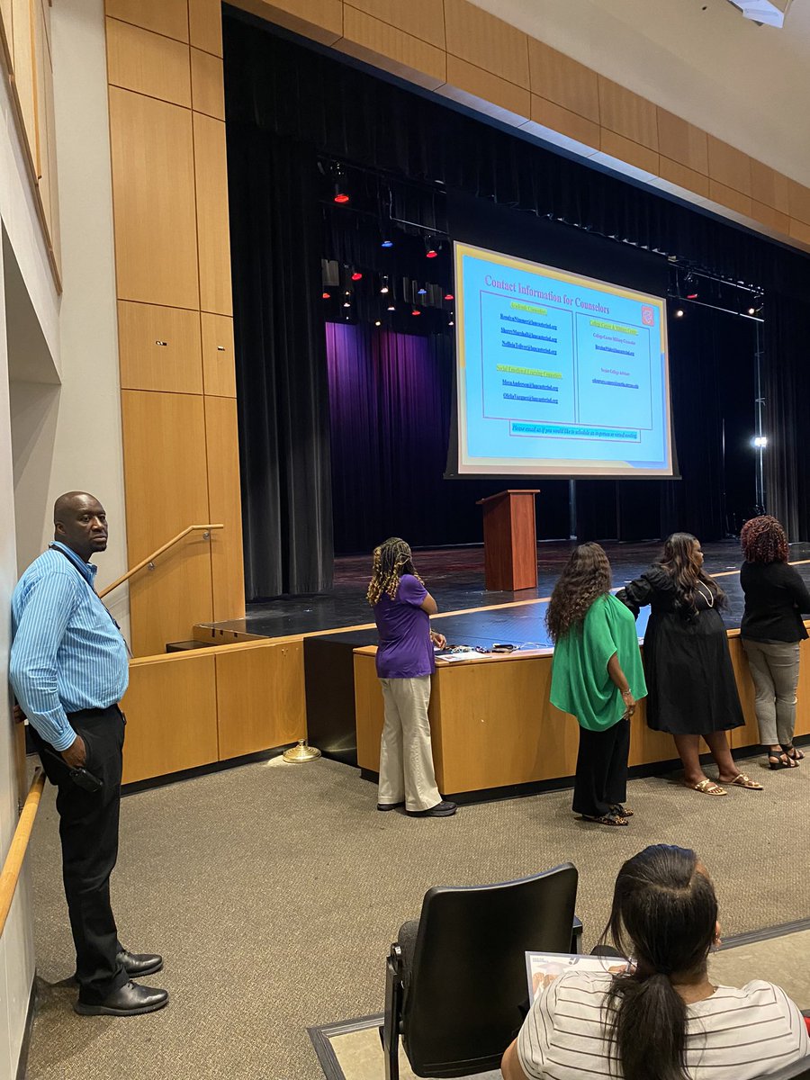 bevlovinglife's tweet image. First Senior Parent Meeting was a success!! We disseminated a lot of information in a short time but they were engaged!!! They Roared with questions🐅🔥#class24 #parentsareeverything🧡🖤#MrA #lhscounselors🐅