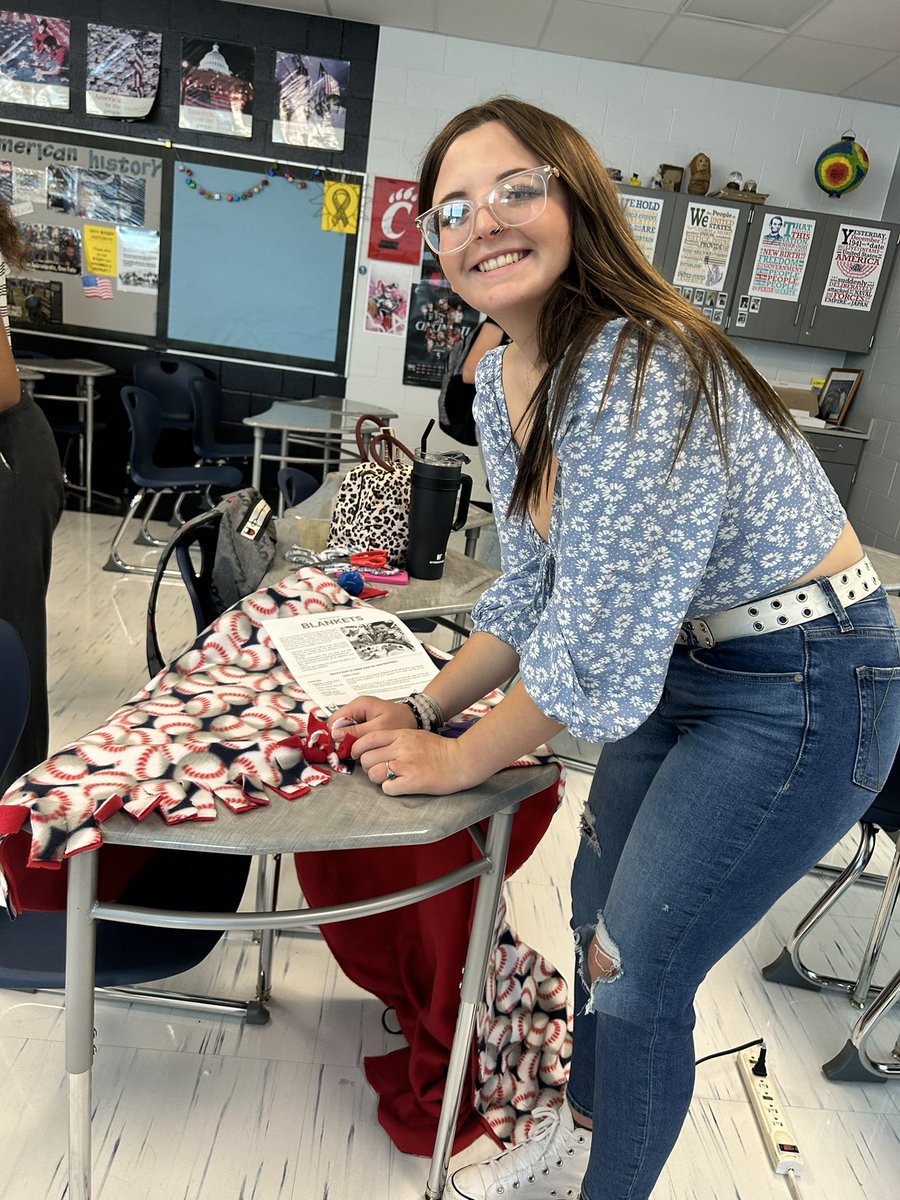trina_napier's tweet photo. Excited @WestCler Ss who finished the first Welcome Blanket for @RMHCincinnati today #WCPackConnect #WCCommunity #loveWC https://t.co/ObQiffoKWp