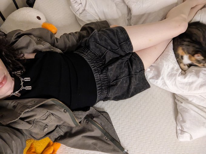 girl who sleeps way too much and cannot stop https://t.co/G4qtNjOgCo