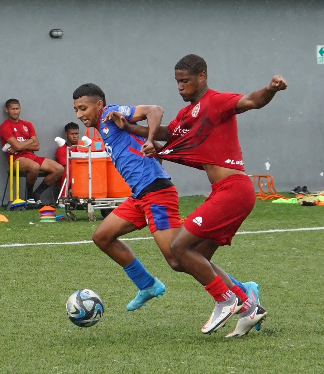 sportingsmfc's tweet photo. El equipo #SportingProm disputó un partido de práctica frente a la selección U-17 de Panamá como preparación para la fecha 9 a jugarse el sábado frente a San Martín. 🔴⚫

#LucharYGanar💪
#ElEquipoDelDistrito https://t.co/rDQQsupdTR