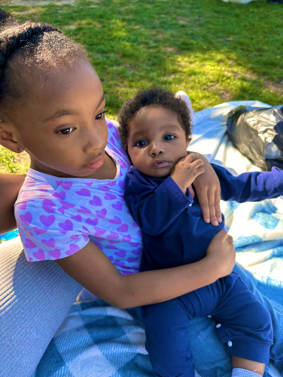 femalesouljaboy's tweet photo. My godbaby and 🌞 ❤️❤️❤️ #picnicdates https://t.co/PujLEnpxOo