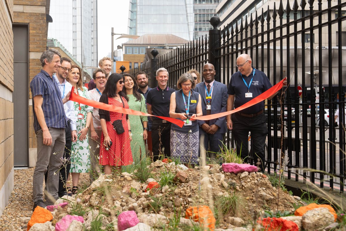 cityscapesUK's tweet photo. Great to celebrate the unveiling of the #WasteToWildlifeGarden at Guy's Hospital with our project partners @GSTTnhs
@KingsCollegeLon
@TeamLondonBdg 
The urban garden provides habitats for #biodiversity, made from recycled crushed concrete and sand with drought tolerant #plants . https://t.co/3KBJRXywy3