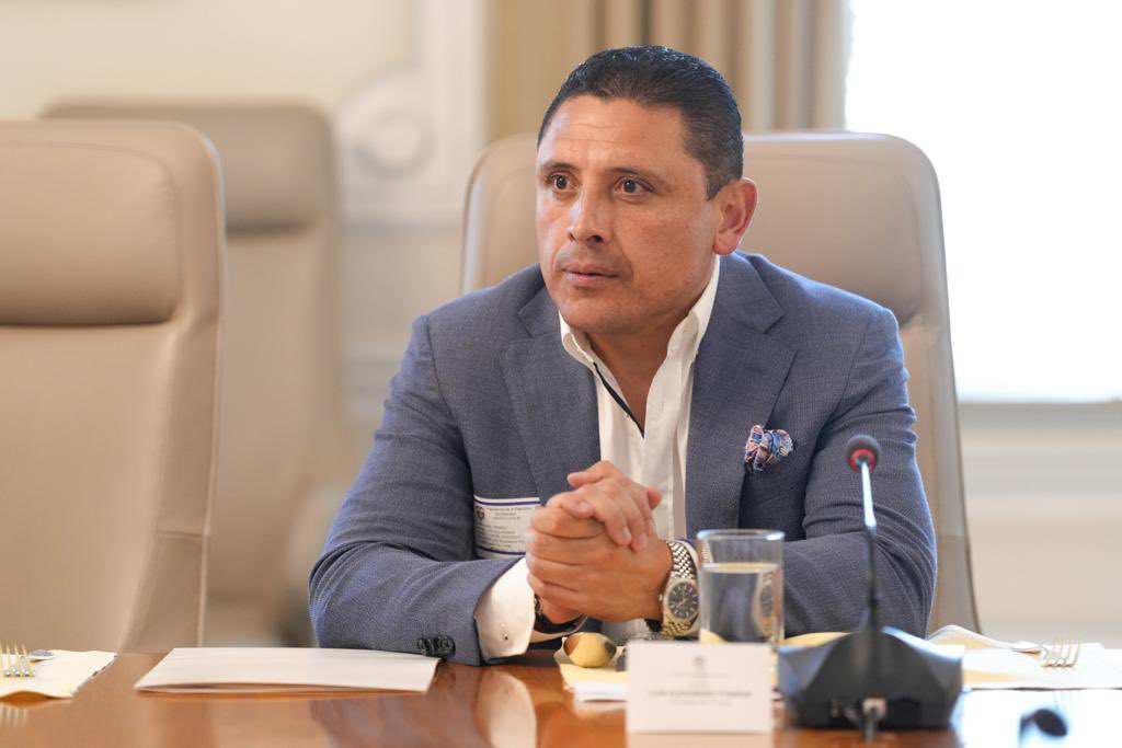 FunemeAlejandro's tweet photo. Como presidente de @Asocapitales y en compañía de alcaldes del país nos reunimos con el presidente @petrogustavo para tratar temas importantes como Seguridad y orden público, Sistemas de Transporte, Situación de Cárceles y la no concertación del POT por parte de CorpoBoyacá. https://t.co/2SinU28cLf