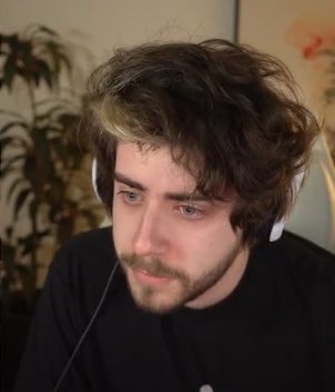 sat2sugu's tweet photo. você sabe quando o rp ta bom pra caralho quando o CELLBIT chora 

que intenso e incrível tá sendo isso tudo, caralho! 

#QSMP https://t.co/XLu9PQaR1q