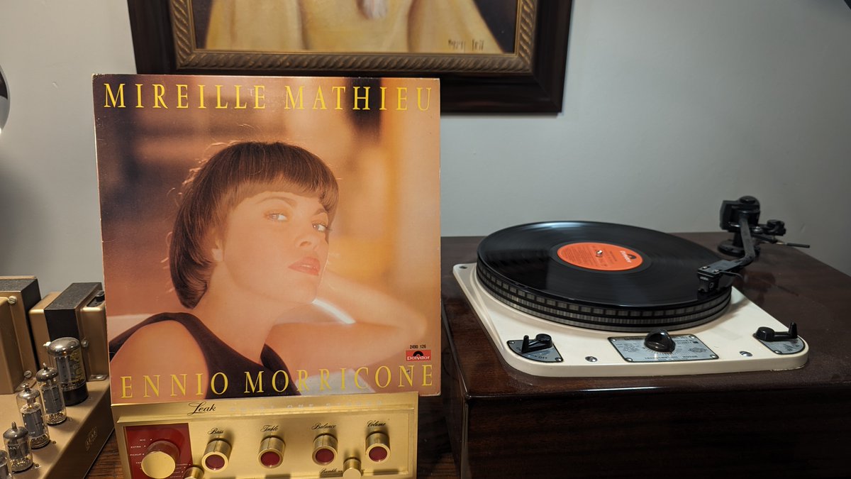 Mireille Mathieu Chante Ennio Morricone 1974 Polydor 
#vinyl #nowspinning 
wow ! - charming - great LP 💎🎵🤗