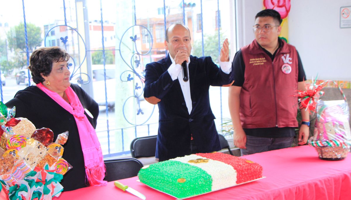 julioc_moreno's tweet photo. Siempre será un gran honor, enriquecerme con la experiencia de nuestros adultos mayores, como el día de hoy en la tardecita mexicana, en donde disfrute y conviví con mis abuelit@s de la @A_VCarranza.

Agradezco a la alcaldesa @evelyn_parraA  por la invitación a la convivencia. https://t.co/zyEonOxGIt