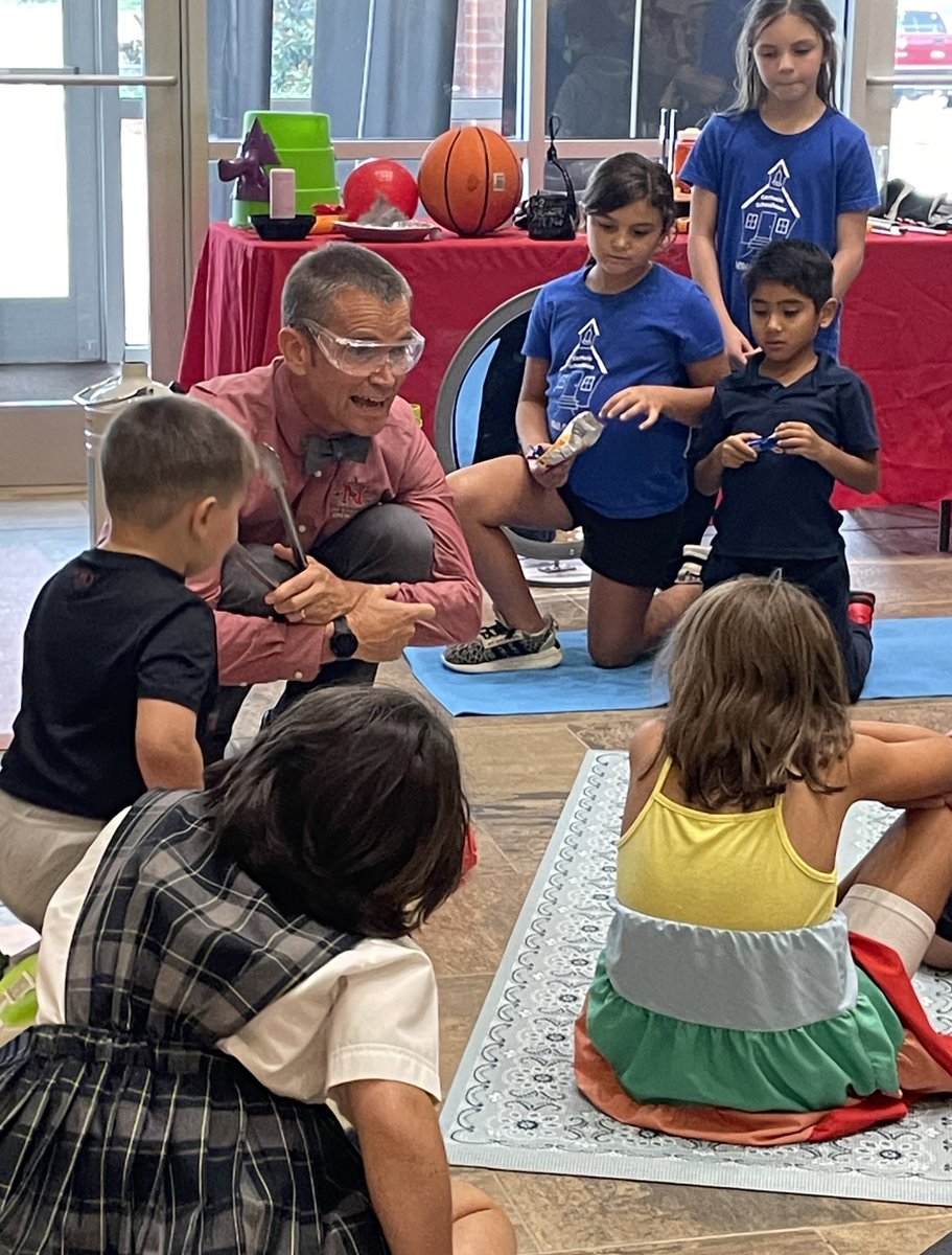 KimHunterReed's tweet photo. You have NOT lived until you see @NichollsState chemistry professor Dr. Chad Young in action with kids. The Bayou STEM Chemistry Road Show was everything- amazing, hair raising and explosive too!  So well done. On fire about science @FletcherCollege 🔥🔥🔥 @GeauxLaSTEM https://t.co/AG5iuGeykc