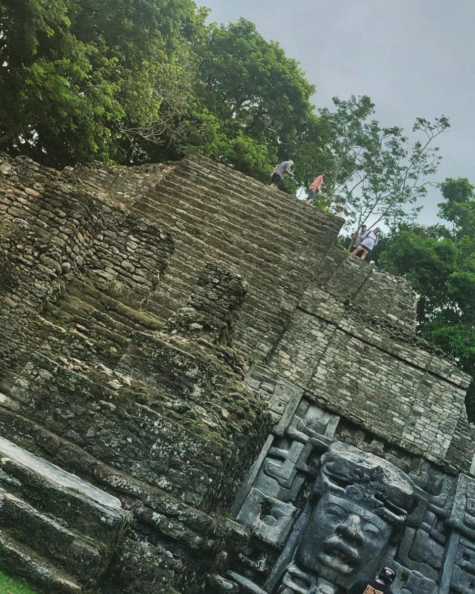 Littl3Jakob's tweet photo. It was an honor and privilege to visit the ancient city of Lamanai 🐊.  A beautiful lush jungle rich and full of history dating further than any of us! Myan culture is truly beautiful. #Belize 🇧🇿 #Myan https://t.co/LQgtQlOq7E