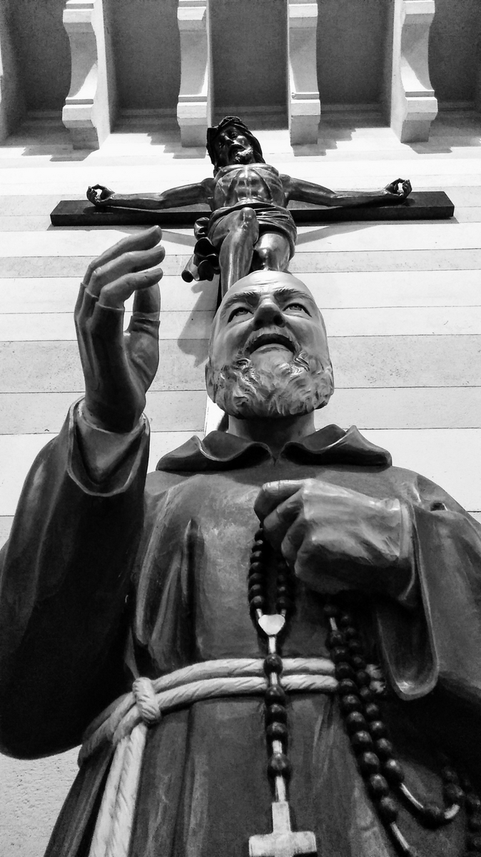 Catholic_Priest's tweet photo. "Beneath the Cross, one learns to love." - #SaintPadrePio #TriumphoftheCross
π· Saint Padre Pio under Crucifix / gonzalesroman / #Cathopic. #Catholic_Priest #CatholicPriestMedia https://t.co/Ai7vO9eUPz