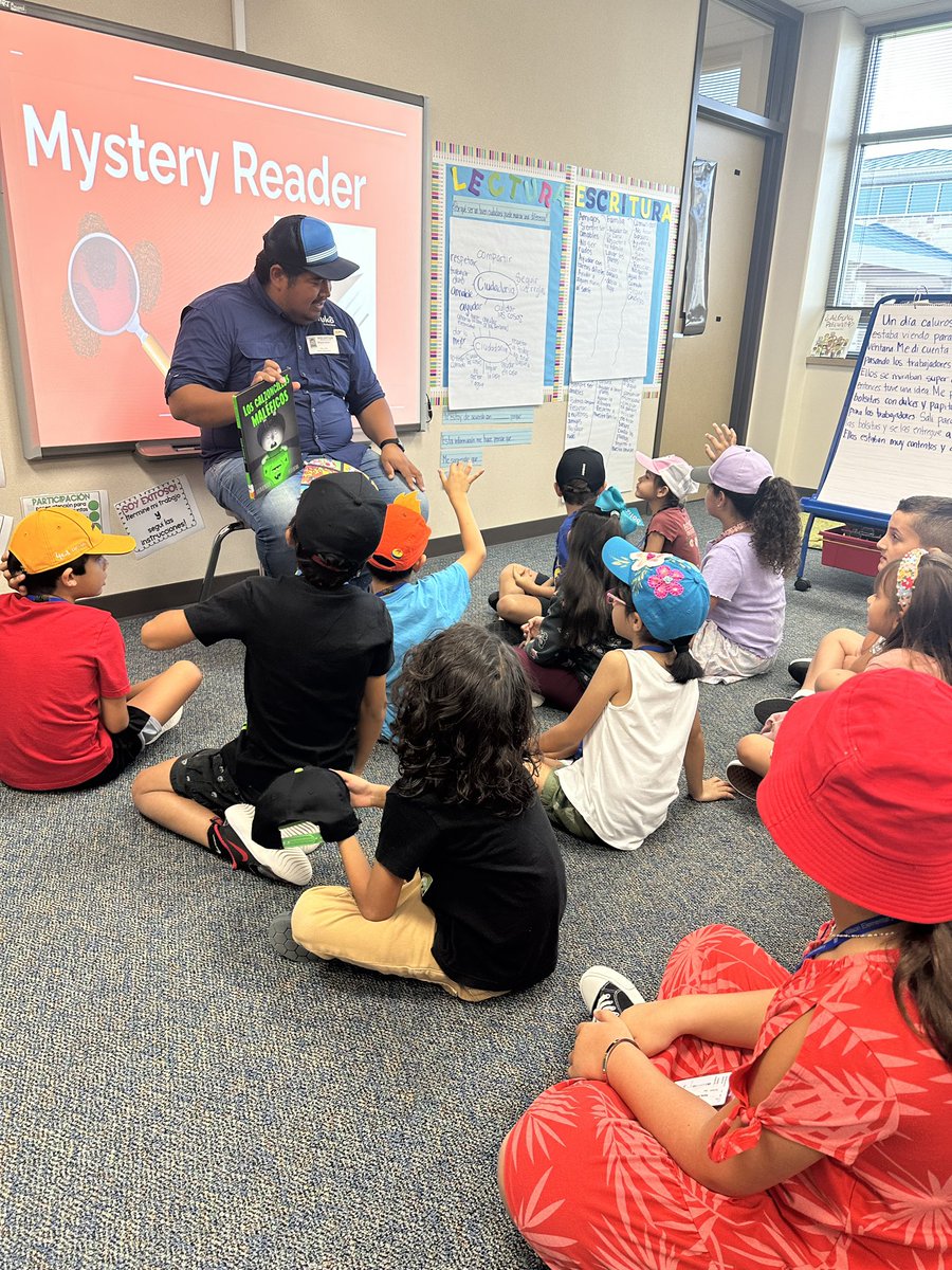 Gracias a nuestro primer Mystery Reader del año escolar! <a href="/TWEHowl/">Tom Wilson Elementary</a>