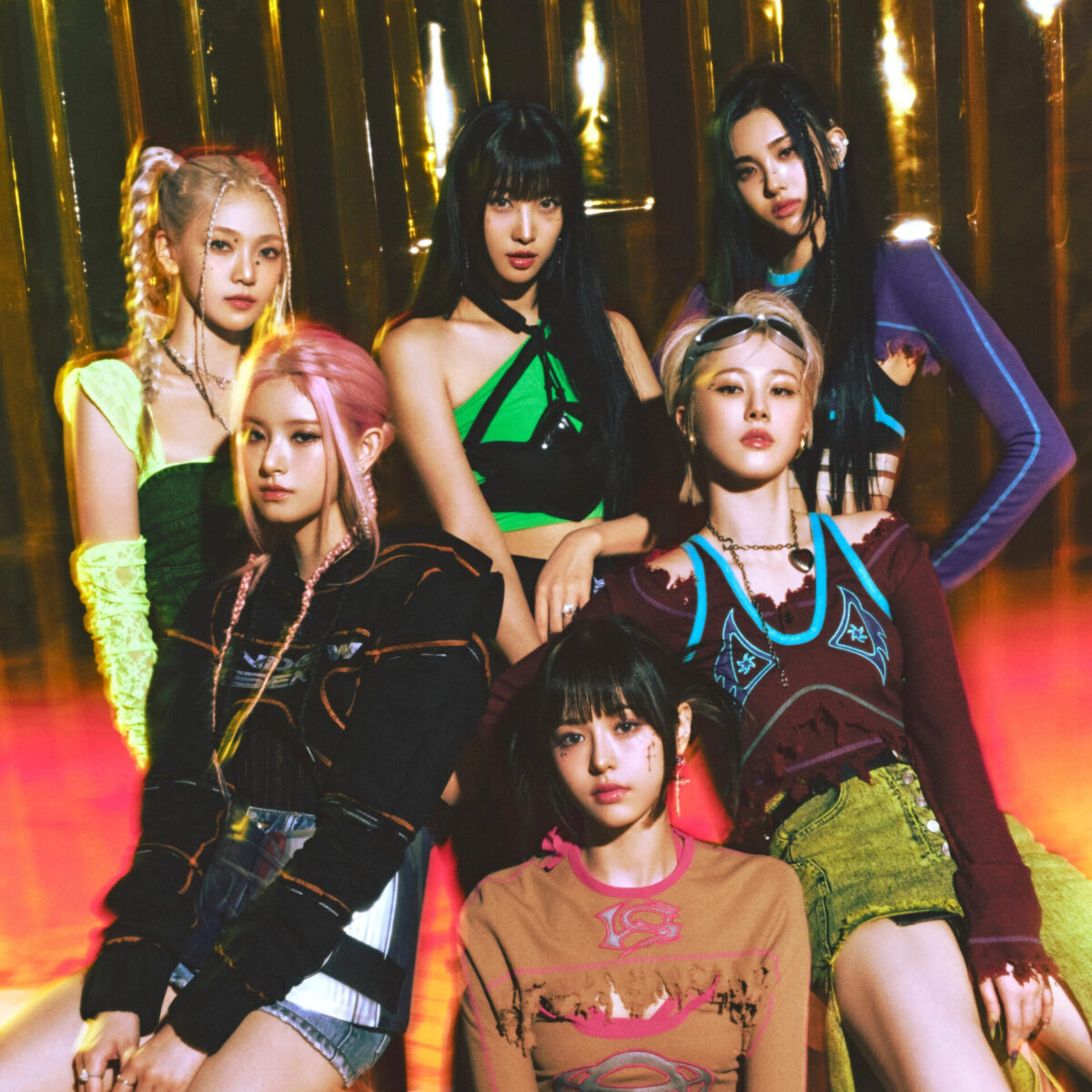 PopCrave's tweet photo. #EVERGLOW have returned to the scene after a yearlong break, getting back to their roots with new title track “SLAY” and mini album ‘ALL MY GIRLS.’

Check out our exclusive Q&amp;A with EVERGLOW here: https://t.co/mejic2iGZw https://t.co/cCbmTxgSla