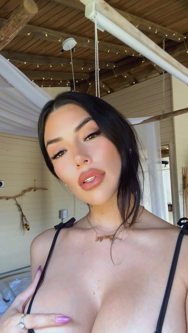 Waiting for you 🍓💌 https://t.co/DZaoGC81yN https://t.co/Ew2ksD9h17