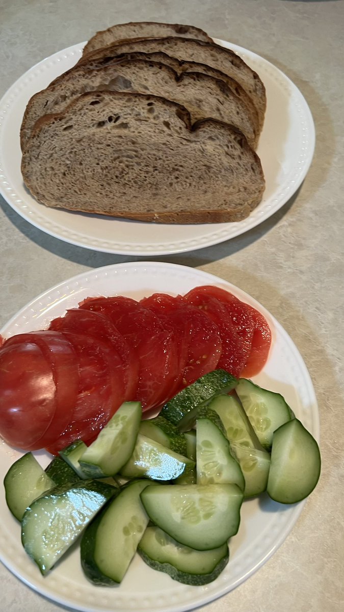 starlit's tweet photo. #coffeebreakcooking homemade bread &amp; homegrown tomato &amp; cucumber  #yum #foodicook #stuffhegrows #simplydelicious https://t.co/Ms2BaxVZsQ