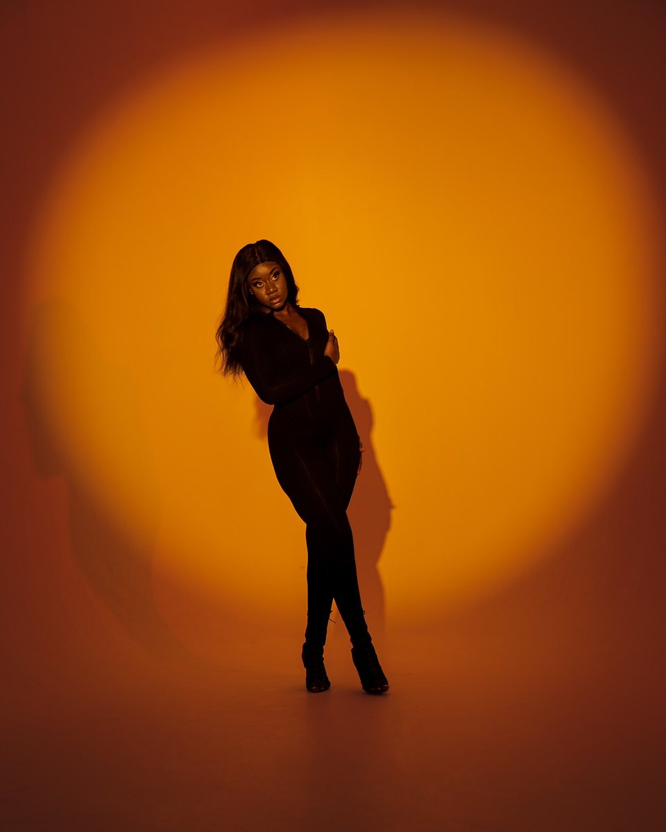 This is how I photograph women.