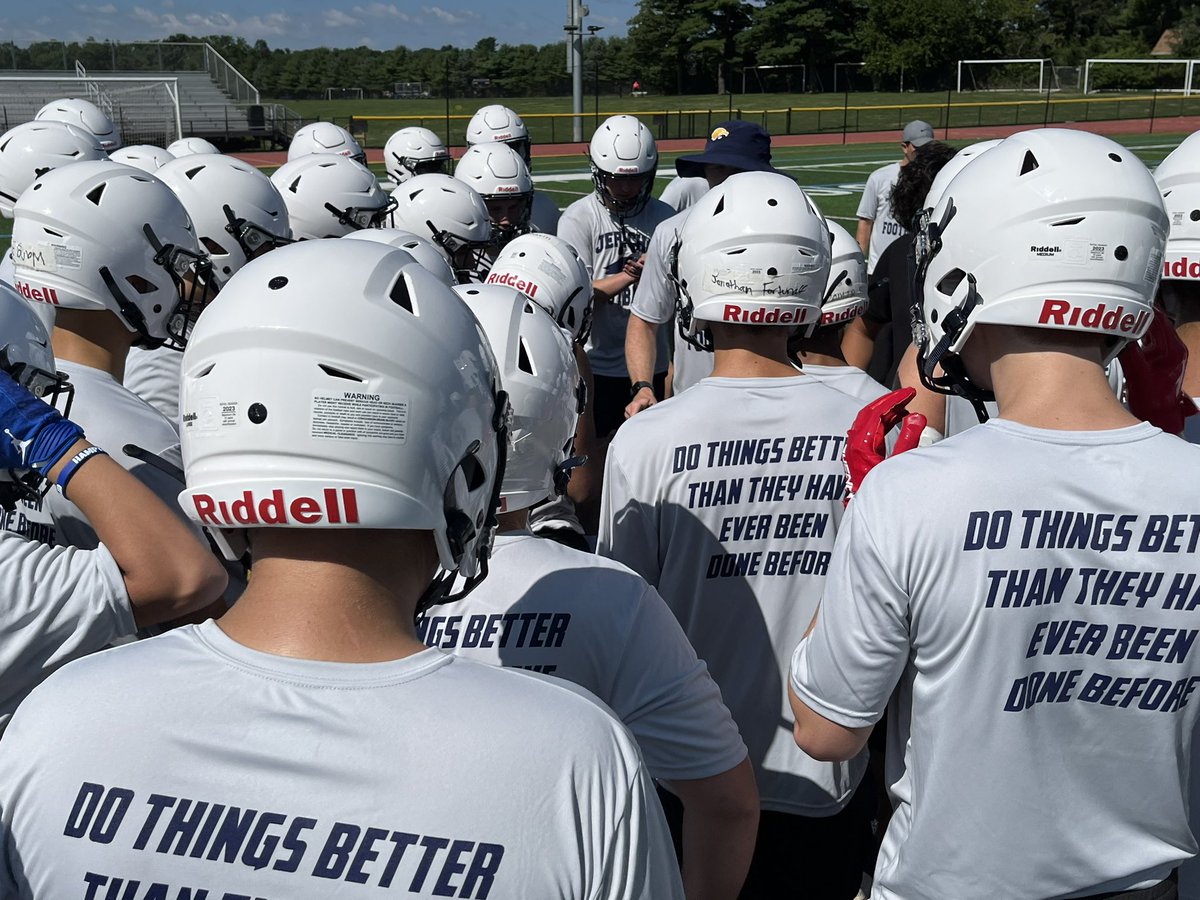 JerichoFootball's tweet photo. Tomorrow is the first varsity home game for the Jayhawks in 5 years. We need the Nest in full force! Bring the energy. 5 PM vs. Manhasset 🏈 #rolljayhawks https://t.co/zOvfLmrR4H