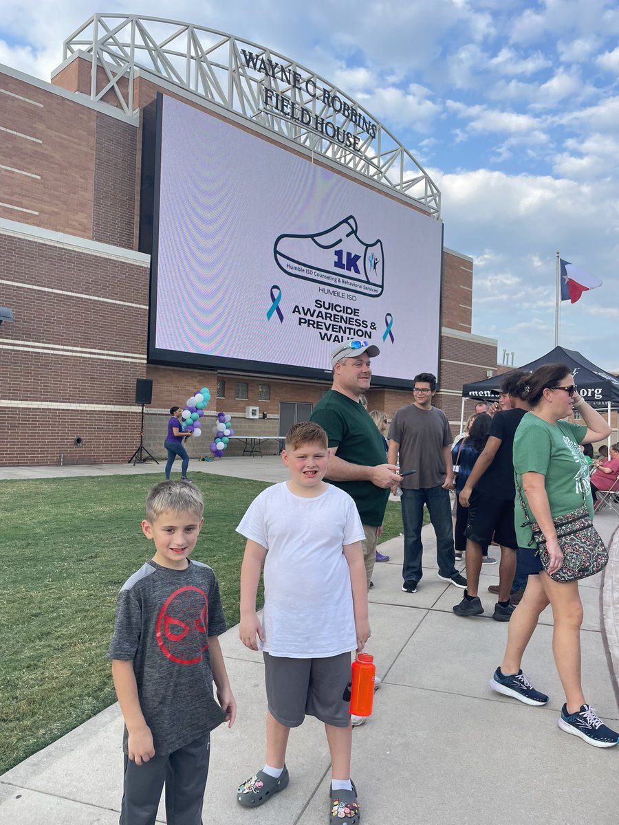 support_wpe's tweet photo. WPE walking for mental health awareness 💜 🐼 #pandaproud #wearewpe #shinethelight #humbleisdfamily https://t.co/5PVzqCGz4Y
