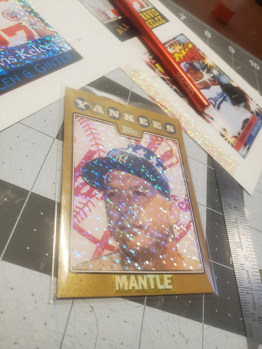 dodgernoot's tweet photo. Todays #cardart is a 2008/1963 Topps Gold Border Mickey Mantle Speckle. #mantle #themick #commercecomet @Yankees @Clarkes1_1Cards
@CardArtConnect https://t.co/DBymwtSrih