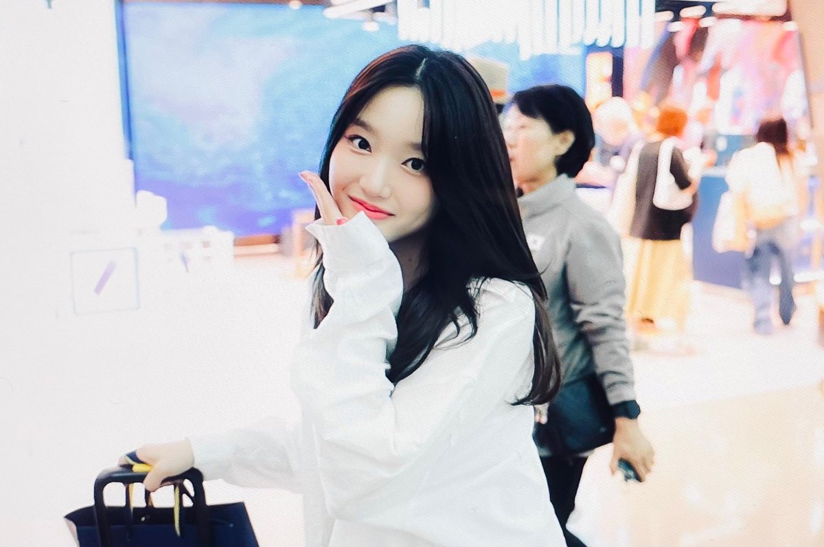 Gowonderfly1119's tweet photo. 230914 미국 가는날🩵

#루셈블 #Loossemble #고원 #GoWon https://t.co/jIIqdcSpZa