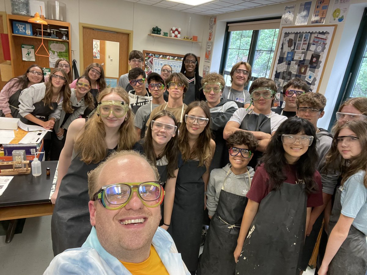 mrmarko_chem's tweet photo. First lab day of Honors Chem in Room 312 today - trying to figure out who stole the cake using our knowledge of physical and chemical changes! @QVHSPrincipal @quakervalley https://t.co/sUuMnClxo5