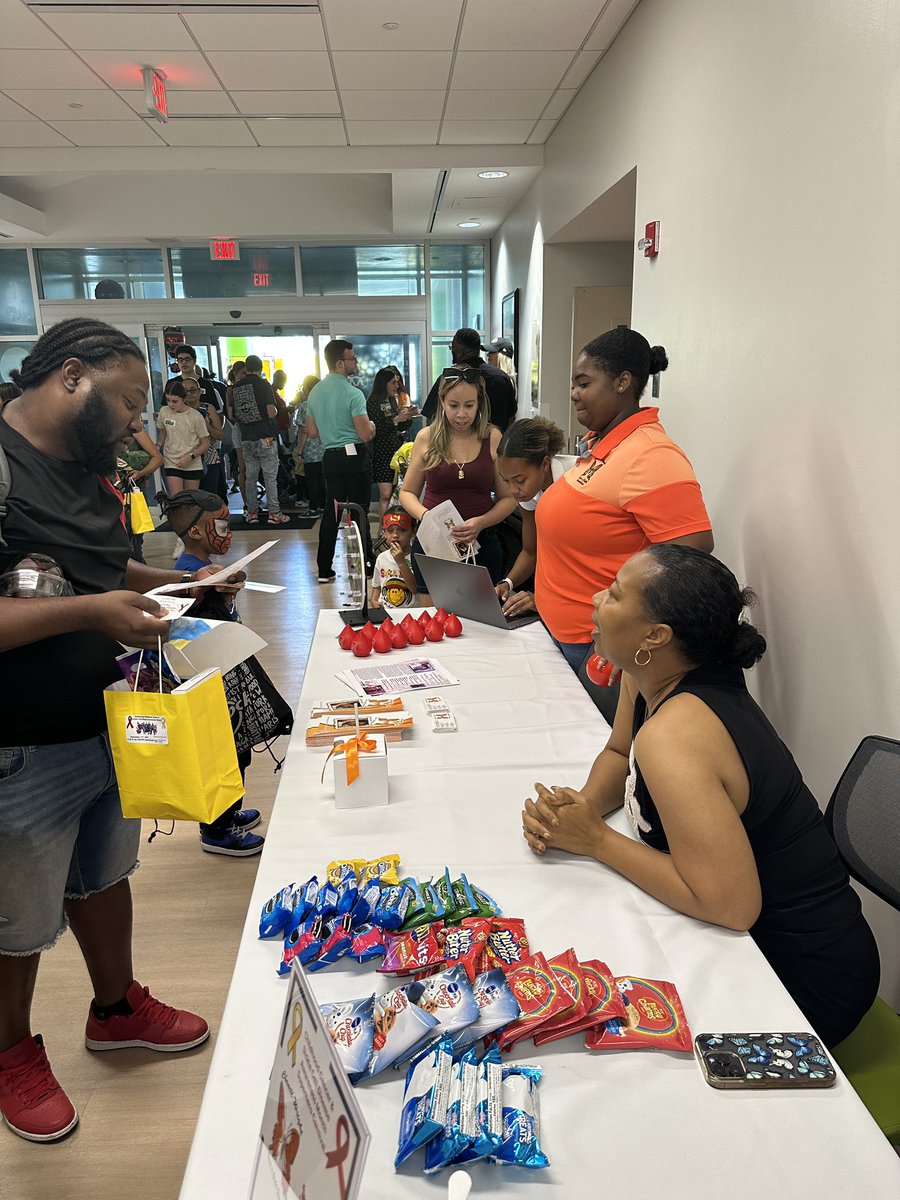 ChanellSave's tweet photo. An afternoon of fun games &amp; sweet treats at the Arnold Palmer Superhero Carnival! It was so nice to meet you all😊🧡 https://t.co/K4woNzcw8G