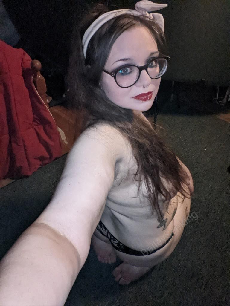 1 pic. Don't worry about summer coming to an end. My photoset this month will keep you hot. I love this pin-up set. Get it on all my subscription sites. https://t.co/b59V46wj80