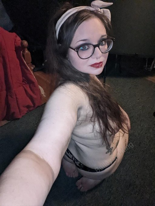 Don't worry about summer coming to an end. My photoset this month will keep you hot. I love this pin-up